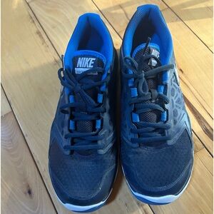 Nike men’s flex supreme tennis shoe